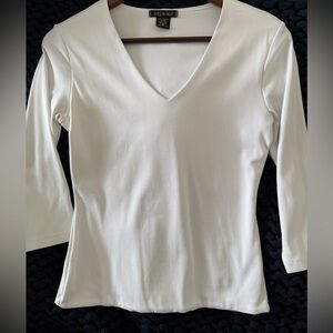 White V-neck Carilyn Vail nylon shirt